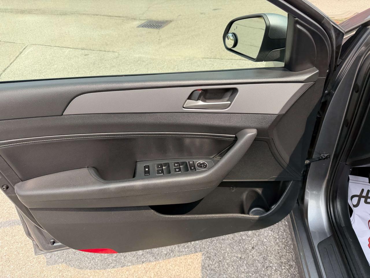 2019 Hyundai Sonata Preferred,Sunroof, Blind Spot, Back up Cam, 4 Cyl Photo