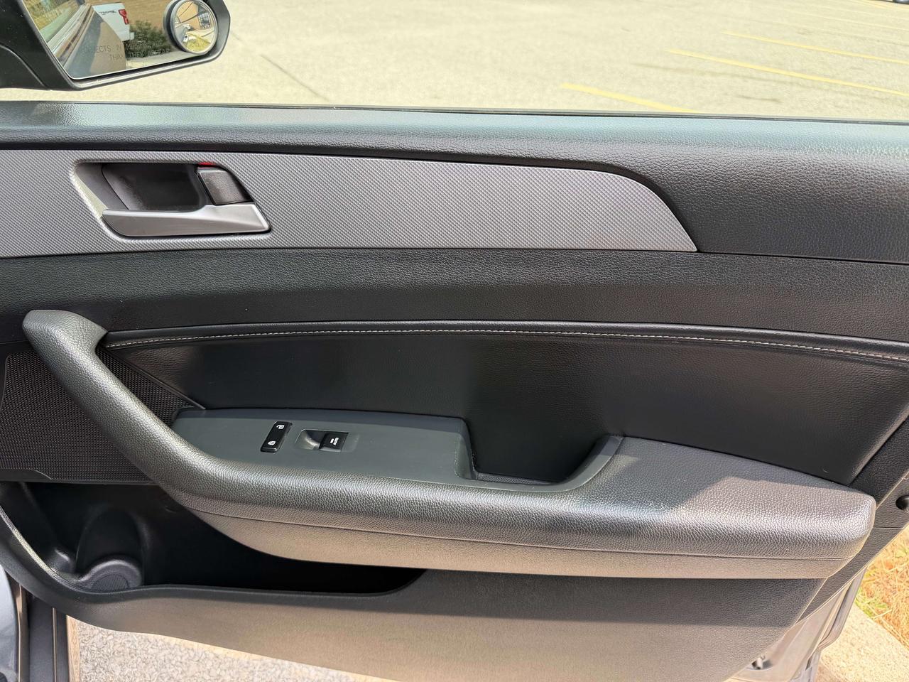 2019 Hyundai Sonata Preferred,Sunroof, Blind Spot, Back up Cam, 4 Cyl Photo