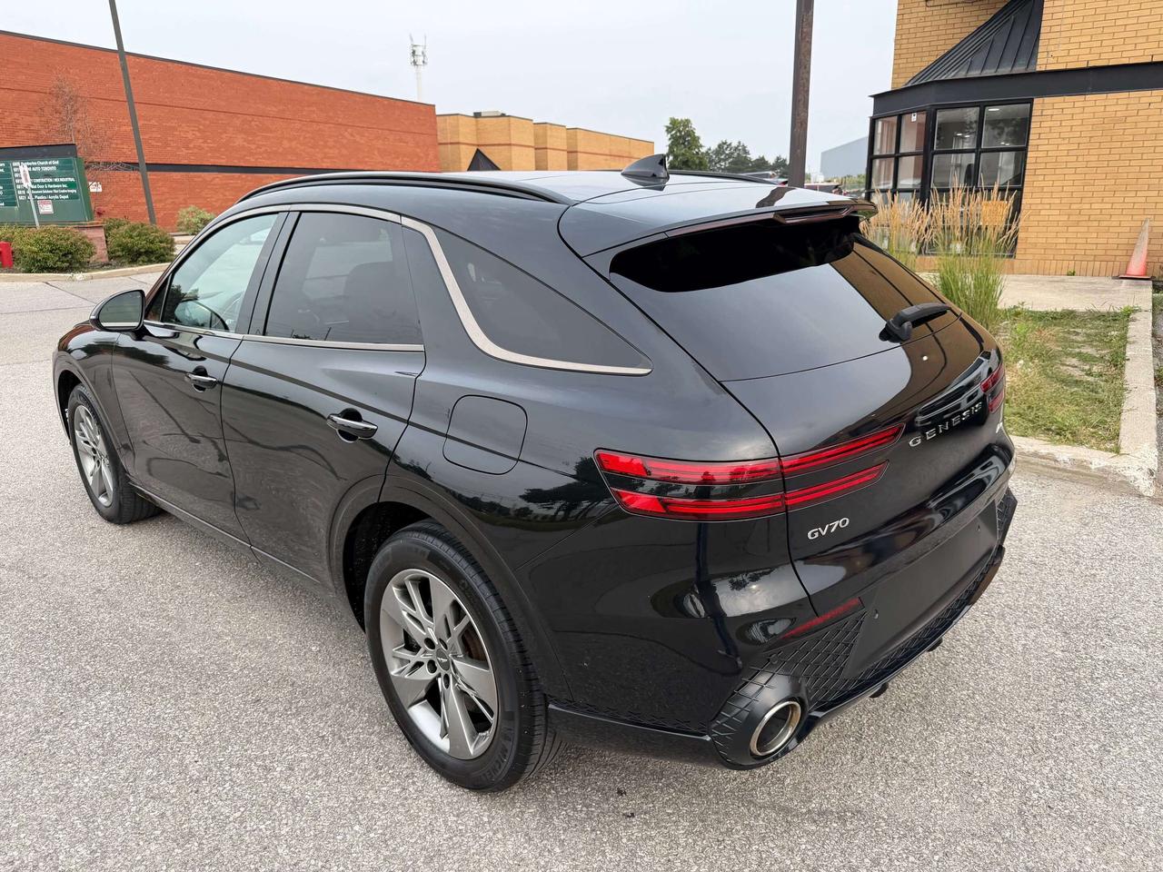 2023 Genesis GV70 Prestige, Heads Up, 360 Cam, 2.5t, Navigation, AWD Photo