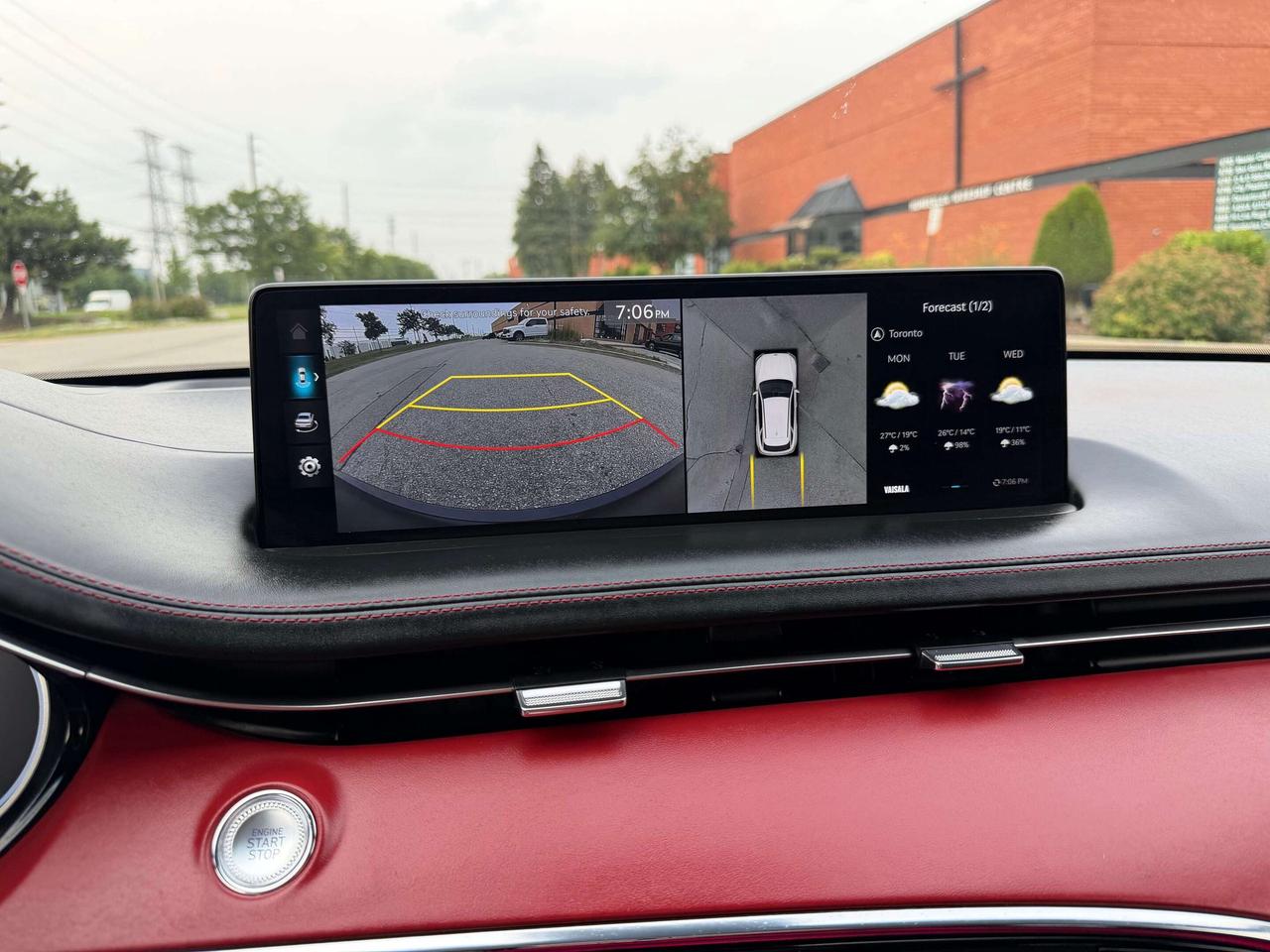 2023 Genesis GV70 Prestige, Heads Up, 360 Cam, 2.5t, Navigation, AWD Photo