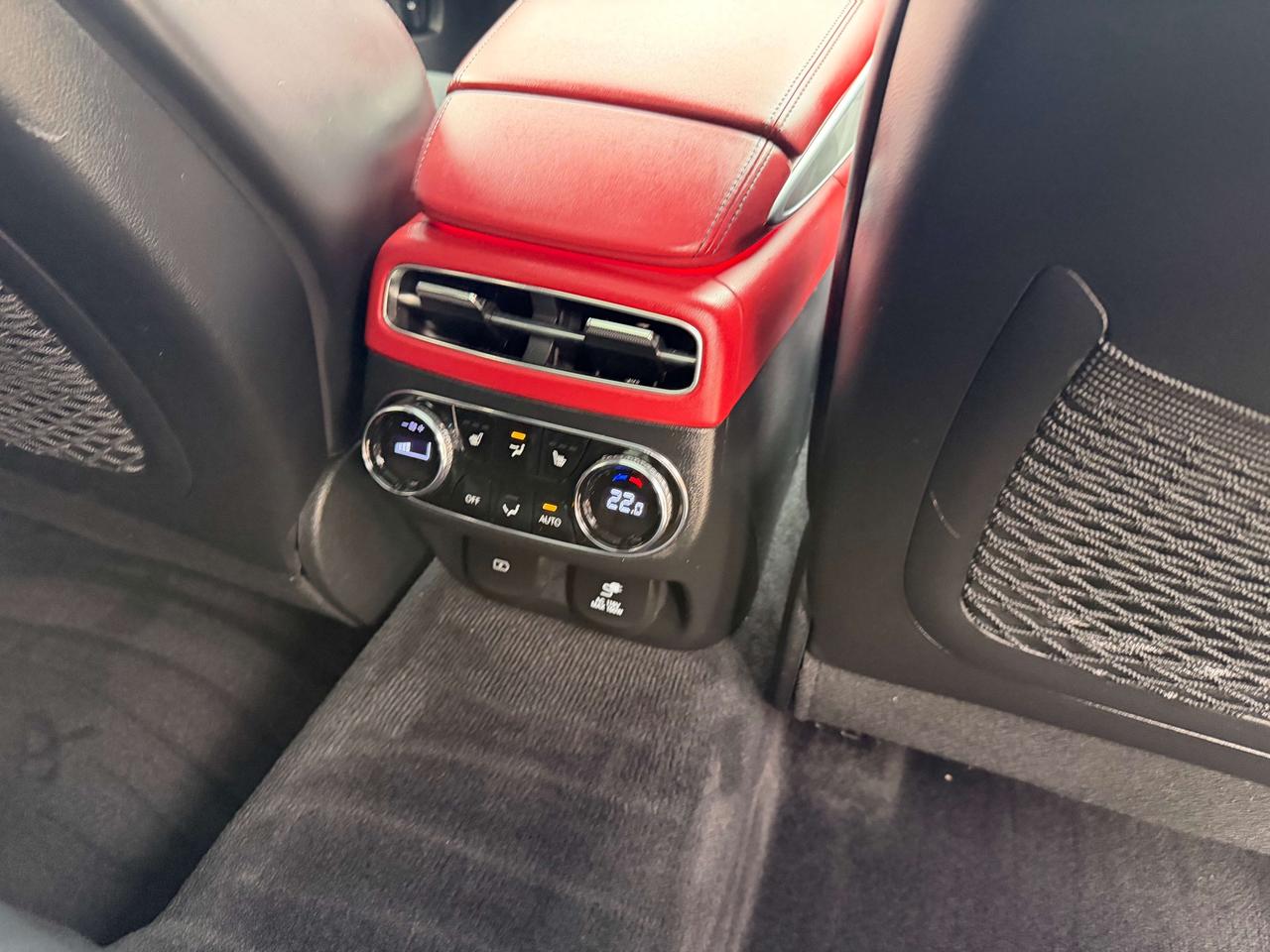 2023 Genesis GV70 Prestige, Heads Up, 360 Cam, 2.5t, Navigation, AWD Photo