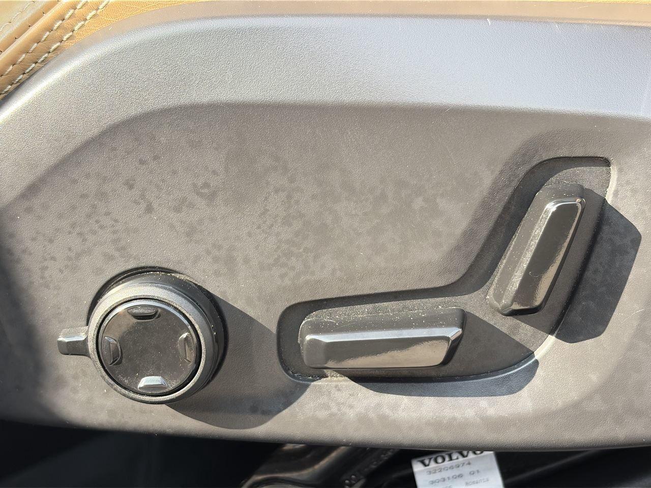 2022 Volvo XC60 Recharge Inscription Alloy Wheels  Sunroof  Evasio Photo