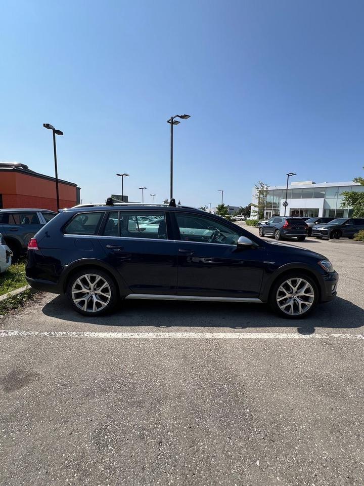 2018 Volkswagen Golf Alltrack 1.8T 6sp 4MOTION Keyless Start  Alloy Wheels  Leat Photo