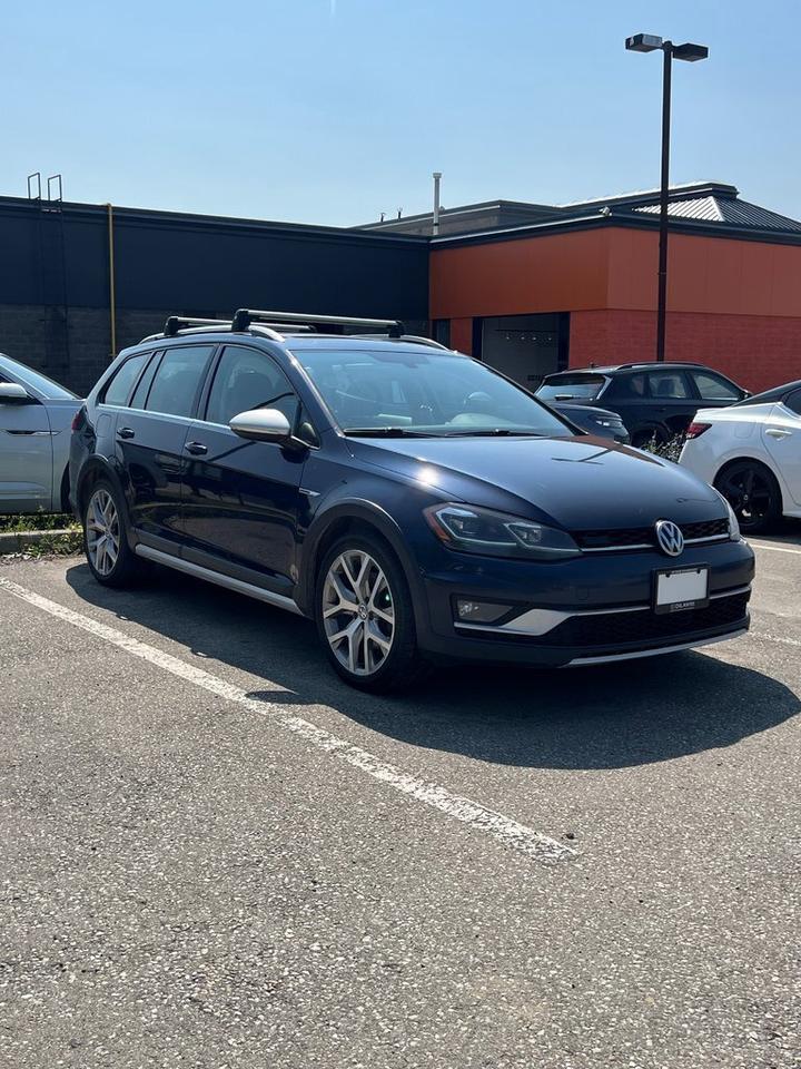 2018 Volkswagen Golf Alltrack 1.8T 6sp 4MOTION Keyless Start  Alloy Wheels  Leat Photo