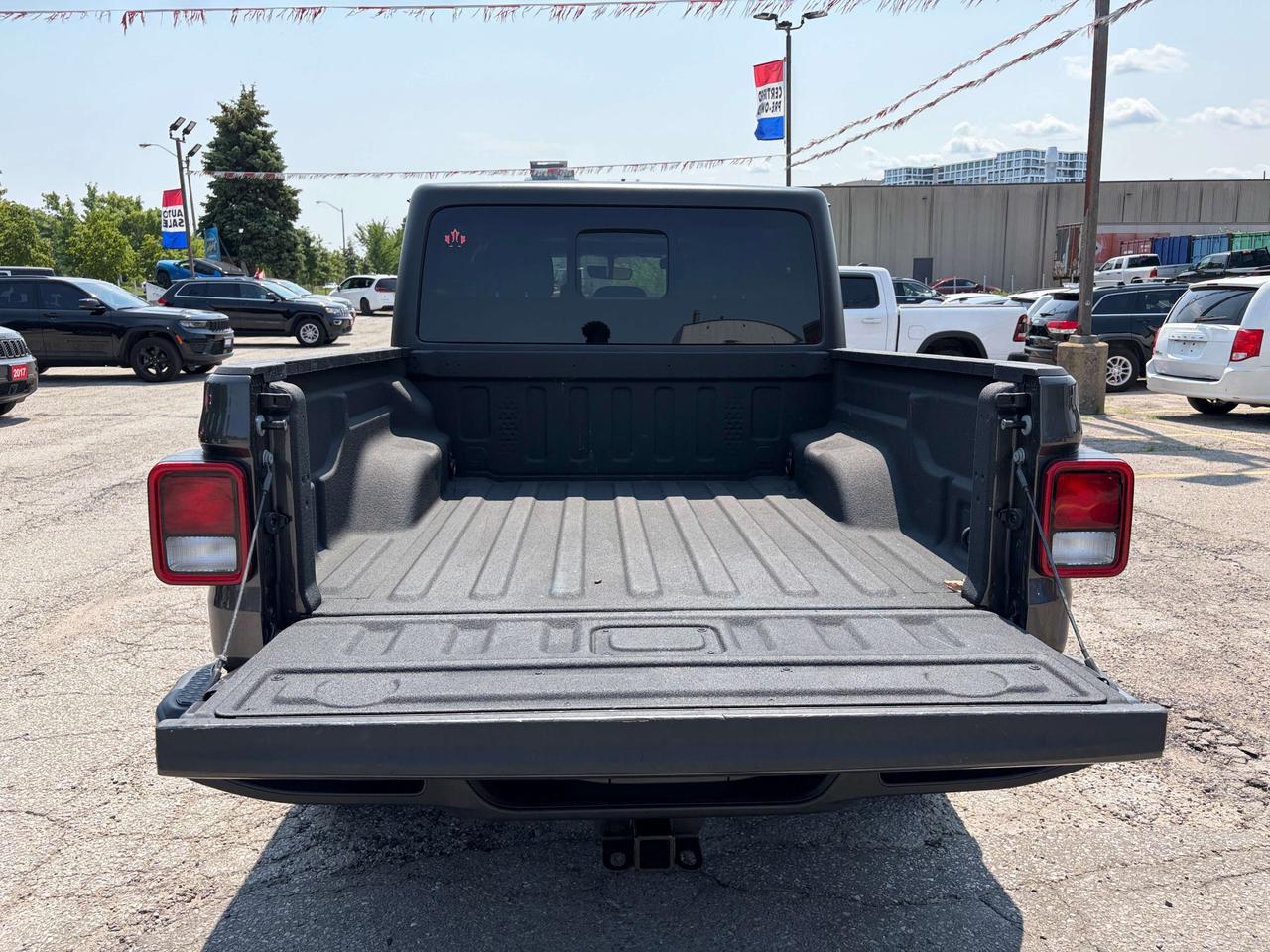 2023 Jeep Gladiator Sport S w/NAV & Sound, Full-Time 4WD, Heated Seats Photo