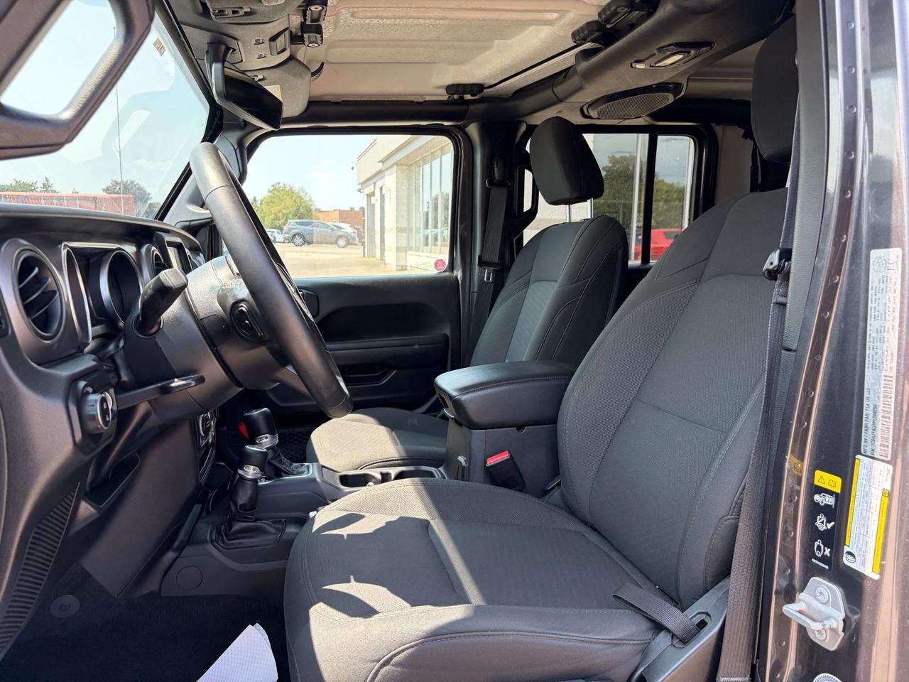 2023 Jeep Gladiator Sport S w/NAV & Sound, Full-Time 4WD, Heated Seats Photo