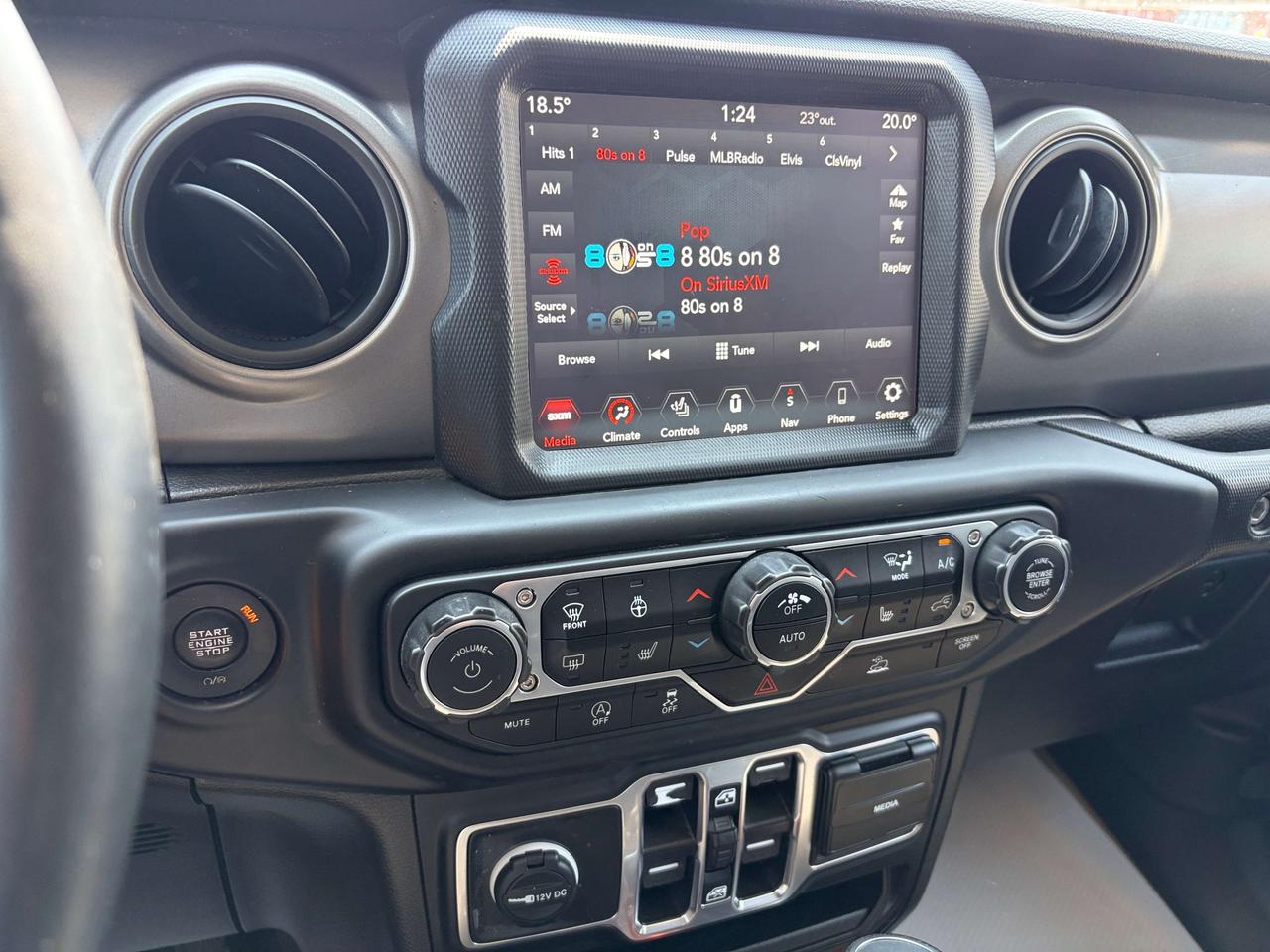 2023 Jeep Gladiator Sport S w/NAV & Sound, Full-Time 4WD, Heated Seats Photo