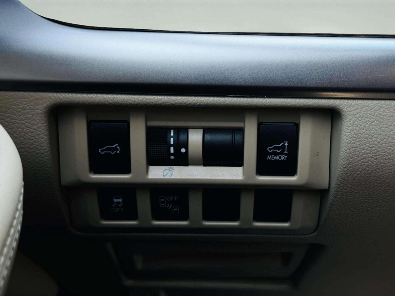 2015 Subaru Outback CVT 2.5i w/Limited Pkg Photo