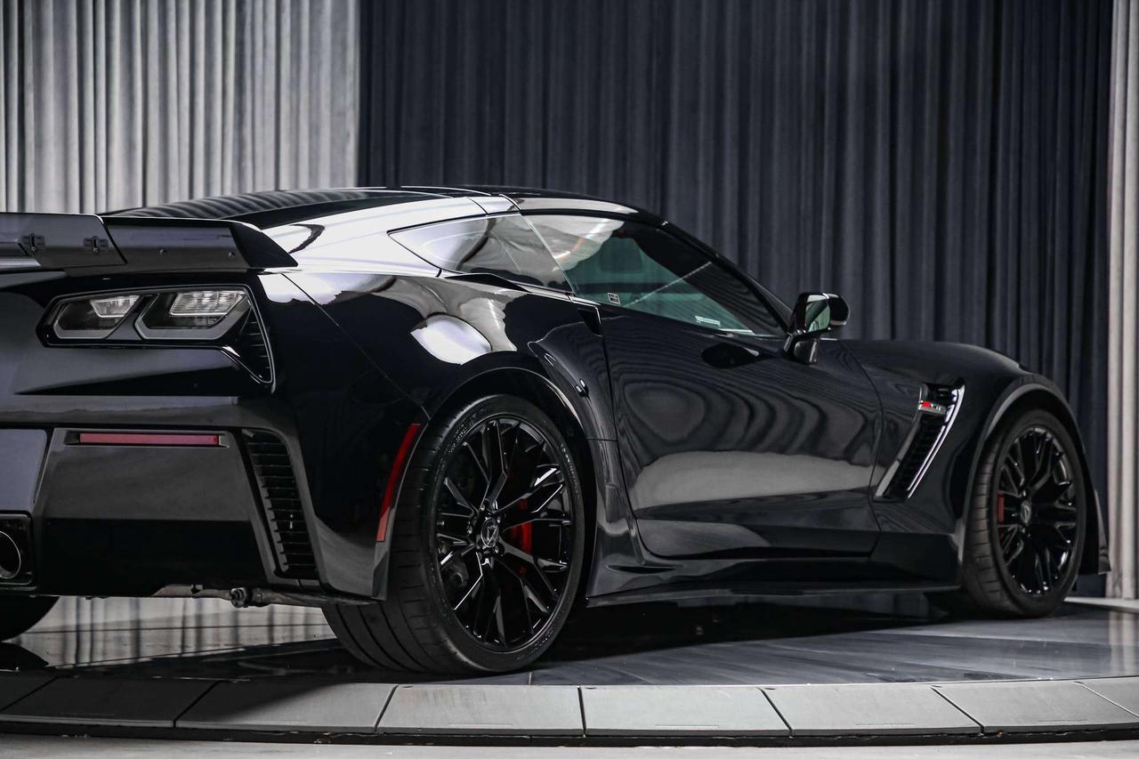 2017 Chevrolet Corvette Z06 3LZ Z07 PKG COUPE 650HP  CARBONCERAMICS 1OWNER Photo