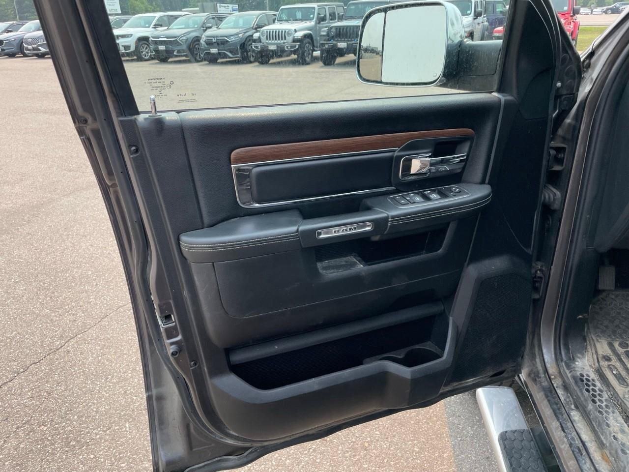 2016 RAM 1500 4WD Crew Cab 140.5  Laramie Photo