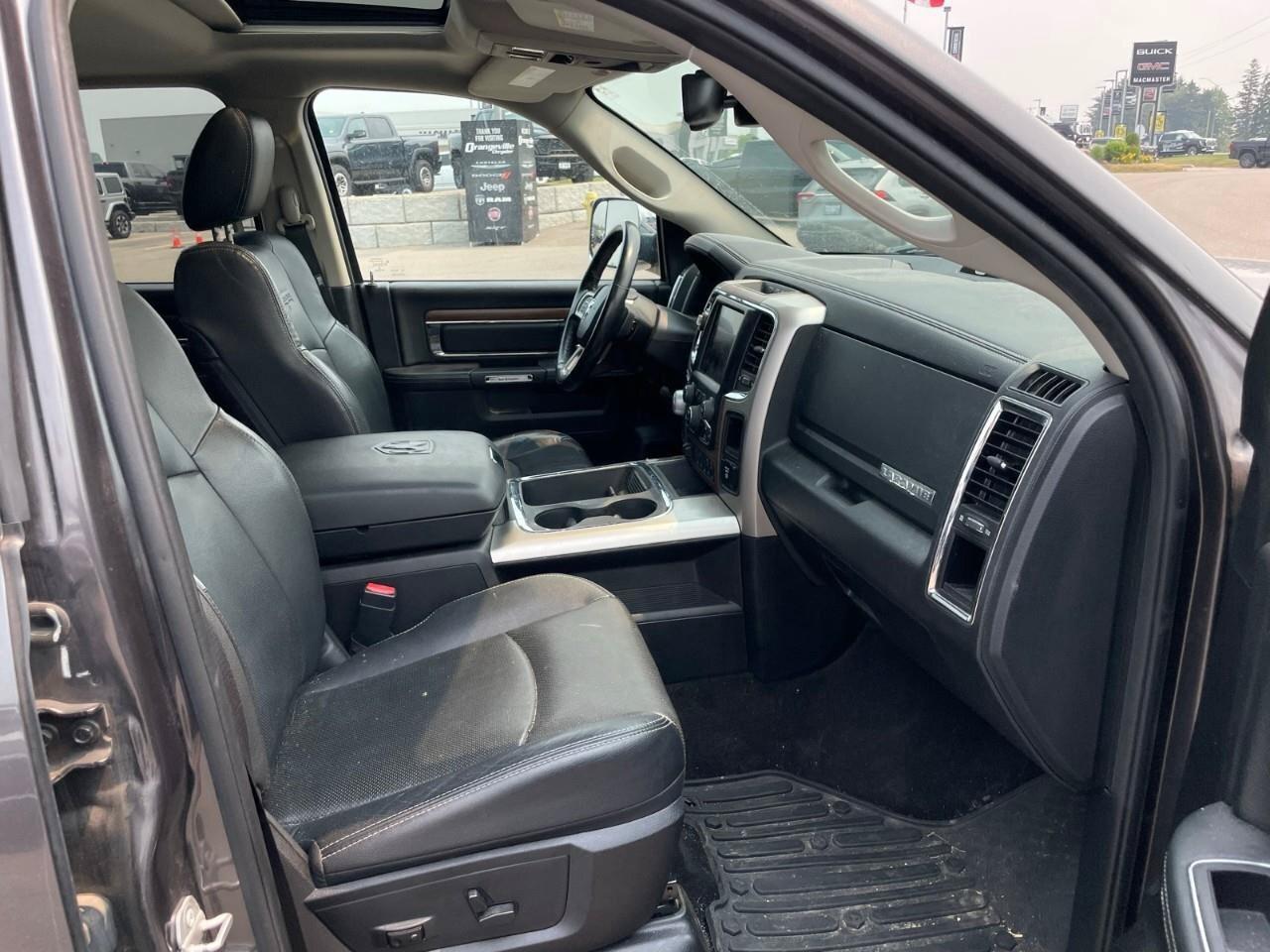 2016 RAM 1500 4WD Crew Cab 140.5  Laramie Photo