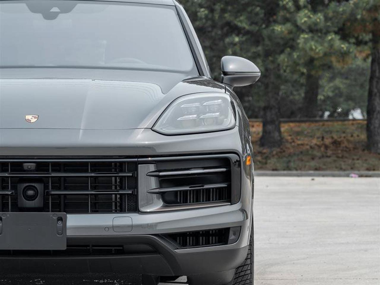 2026 Porsche Cayenne E-Hybrid AWD 2 Sets of Wheels and Tires Premium Pl Photo