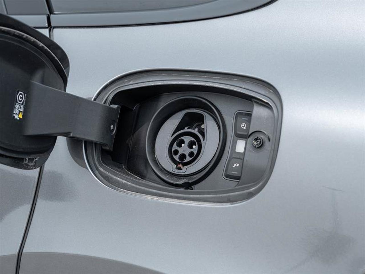 2026 Porsche Cayenne E-Hybrid AWD 2 Sets of Wheels and Tires Premium Pl Photo