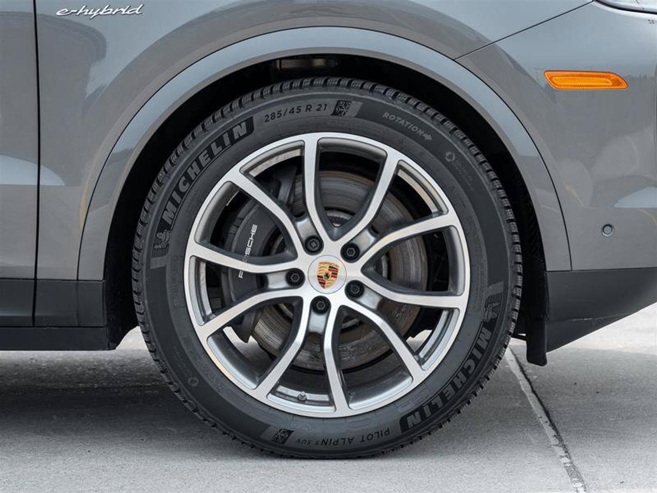 2026 Porsche Cayenne E-Hybrid AWD 2 Sets of Wheels and Tires Premium Pl Photo