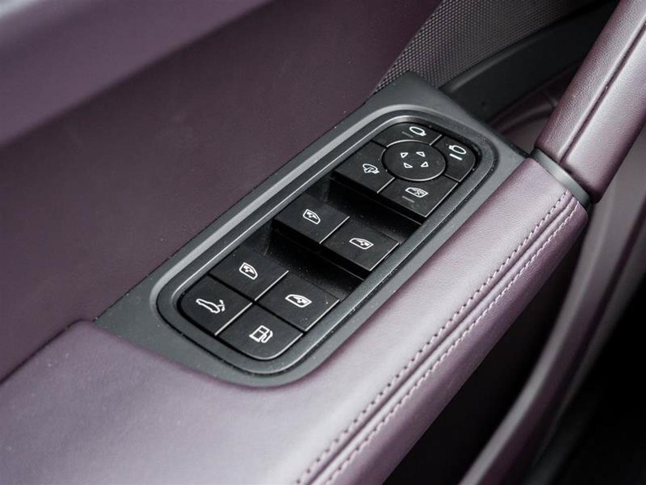 2026 Porsche Cayenne E-Hybrid AWD 2 Sets of Wheels and Tires Premium Pl Photo