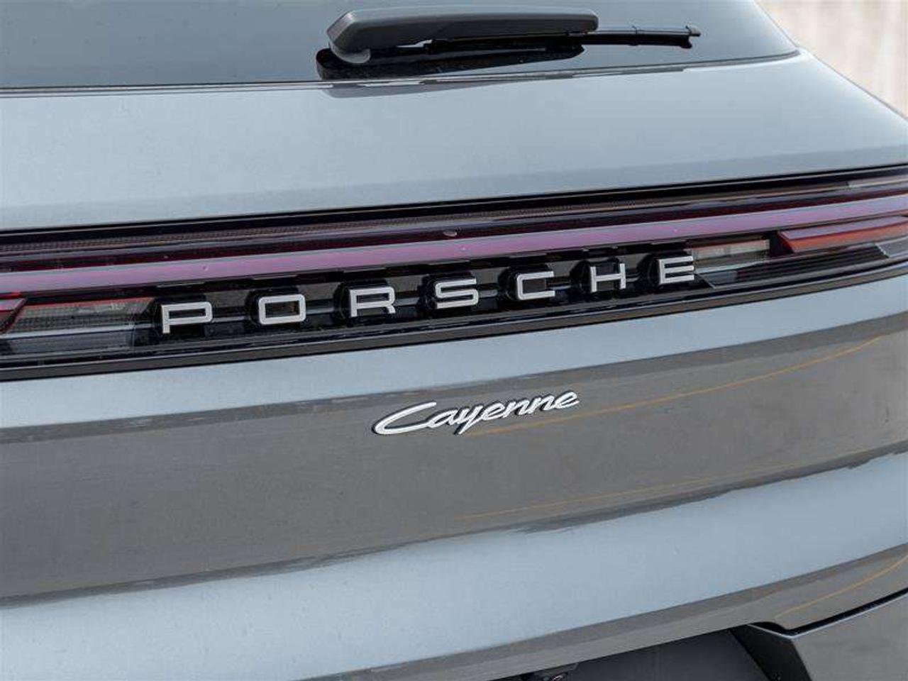 2026 Porsche Cayenne E-Hybrid AWD 2 Sets of Wheels and Tires Premium Plus Pkg 21 Cayenne Exclusive Design Wheels Adaptiv Photo
