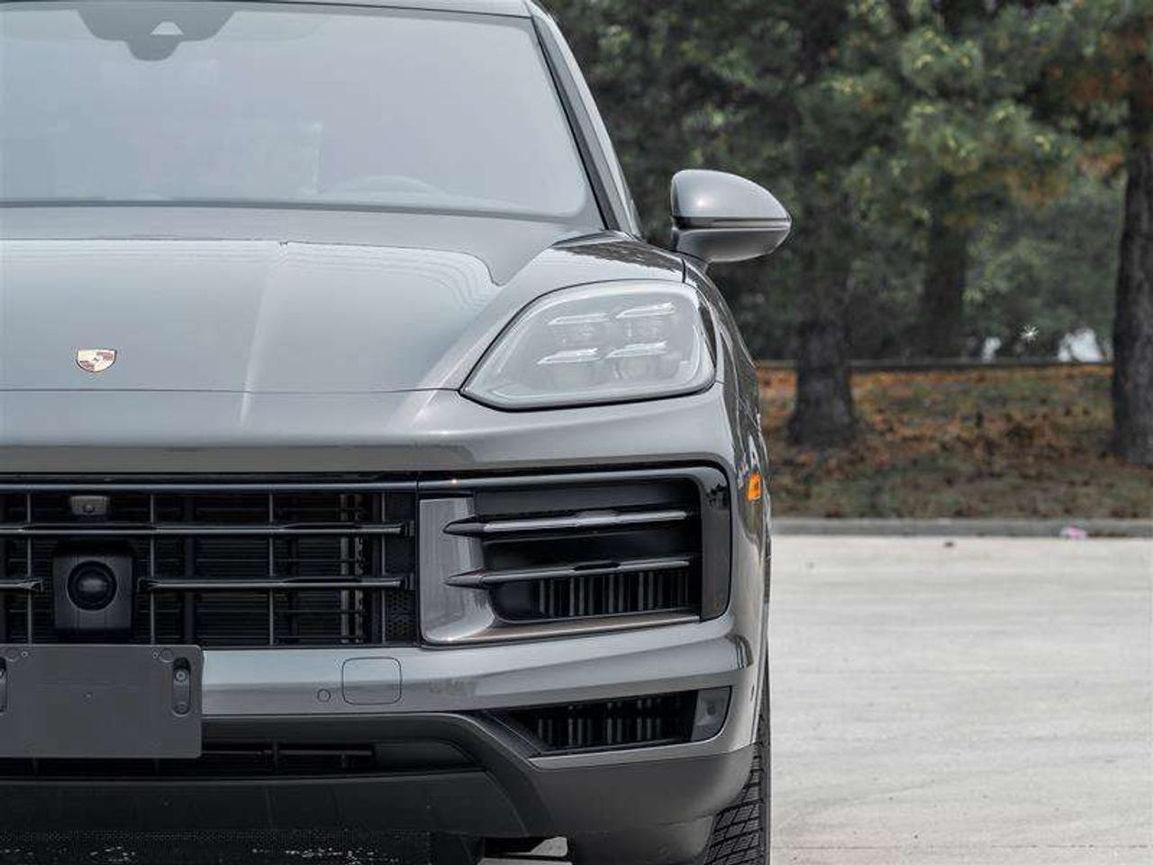 2026 Porsche Cayenne E-Hybrid AWD 2 Sets of Wheels and Tires Premium Plus Pkg 21 Cayenne Exclusive Design Wheels Adaptiv Photo