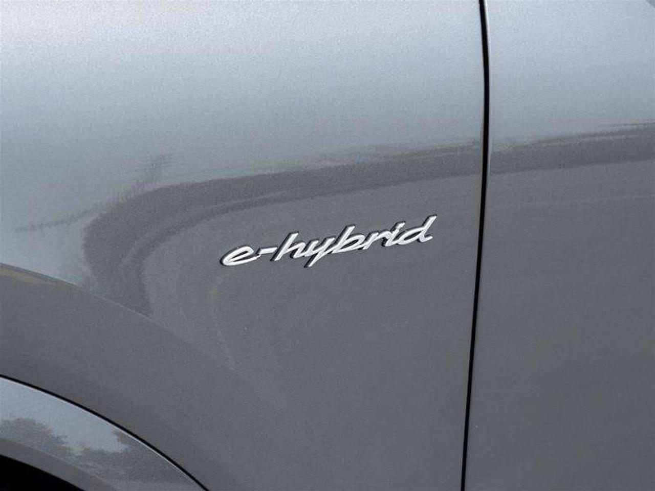 2026 Porsche Cayenne E-Hybrid AWD 2 Sets of Wheels and Tires Premium Plus Pkg 21 Cayenne Exclusive Design Wheels Adaptiv Photo