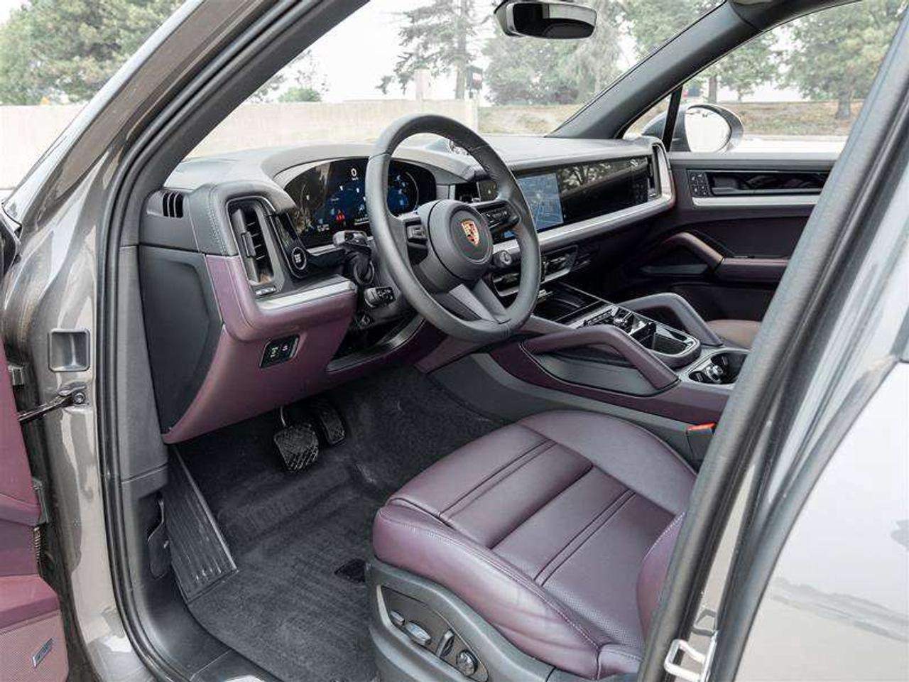 2026 Porsche Cayenne E-Hybrid AWD 2 Sets of Wheels and Tires Premium Plus Pkg 21 Cayenne Exclusive Design Wheels Adaptiv Photo