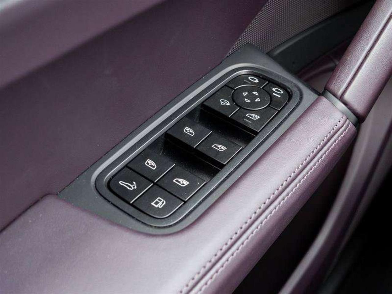 2026 Porsche Cayenne E-Hybrid AWD 2 Sets of Wheels and Tires Premium Plus Pkg 21 Cayenne Exclusive Design Wheels Adaptiv Photo