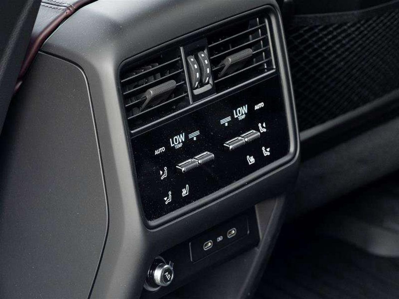 2026 Porsche Cayenne E-Hybrid AWD 2 Sets of Wheels and Tires Premium Plus Pkg 21 Cayenne Exclusive Design Wheels Adaptiv Photo