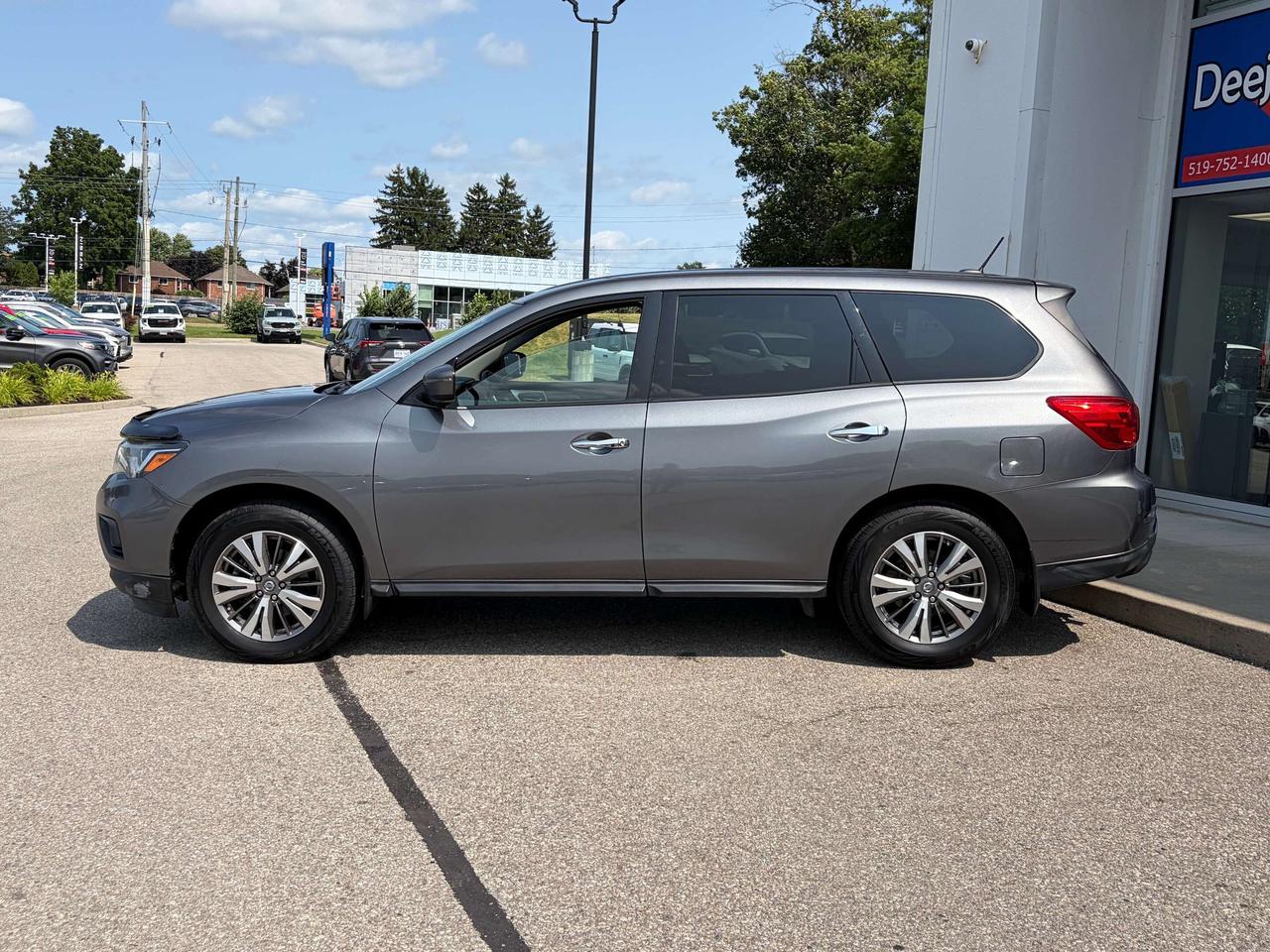 2018 Nissan Pathfinder S Photo