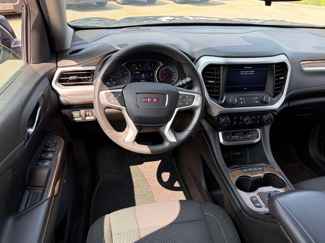 2022 GMC Acadia SLE Photo