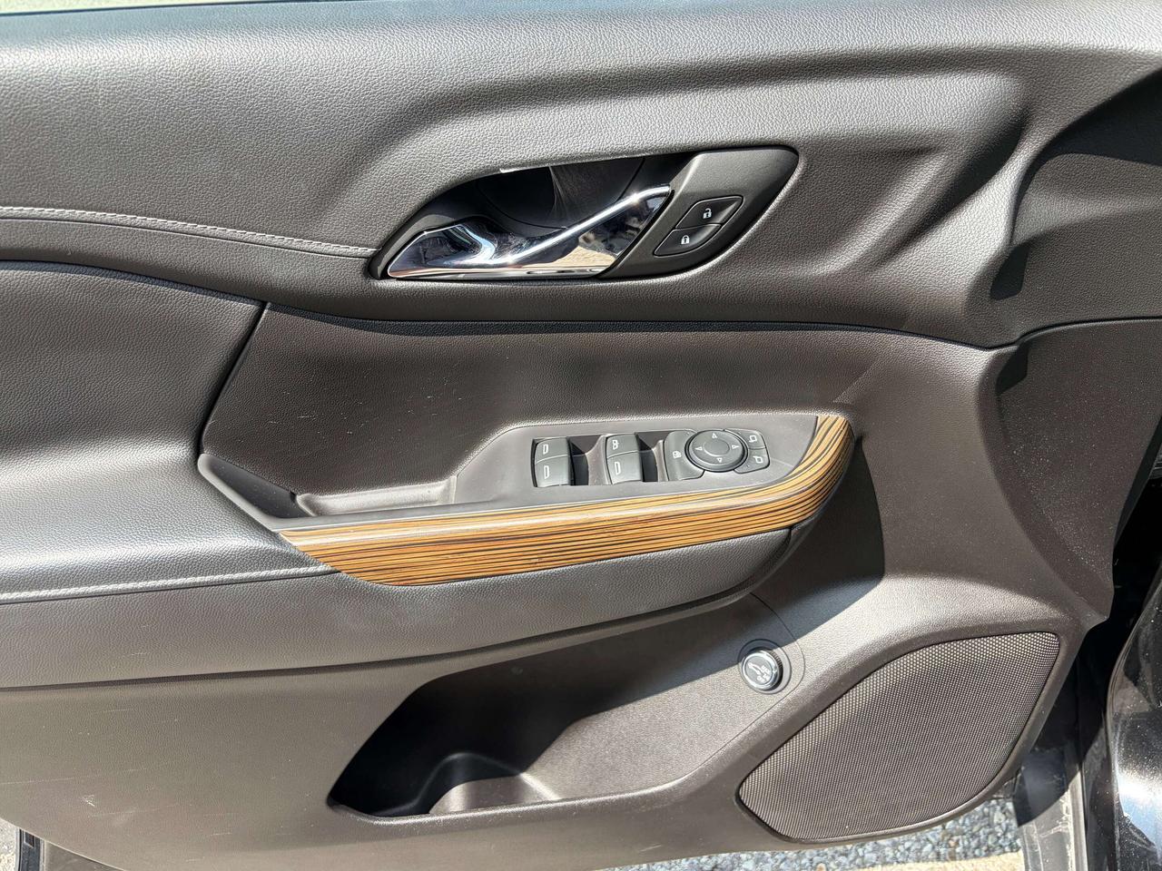 2022 GMC Acadia SLE Photo