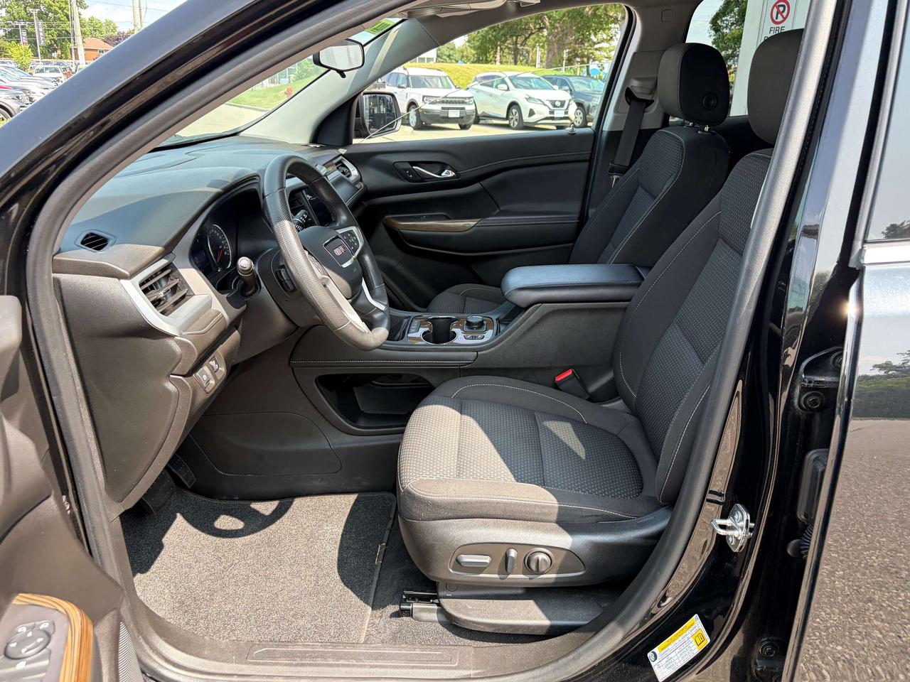 2022 GMC Acadia SLE Photo
