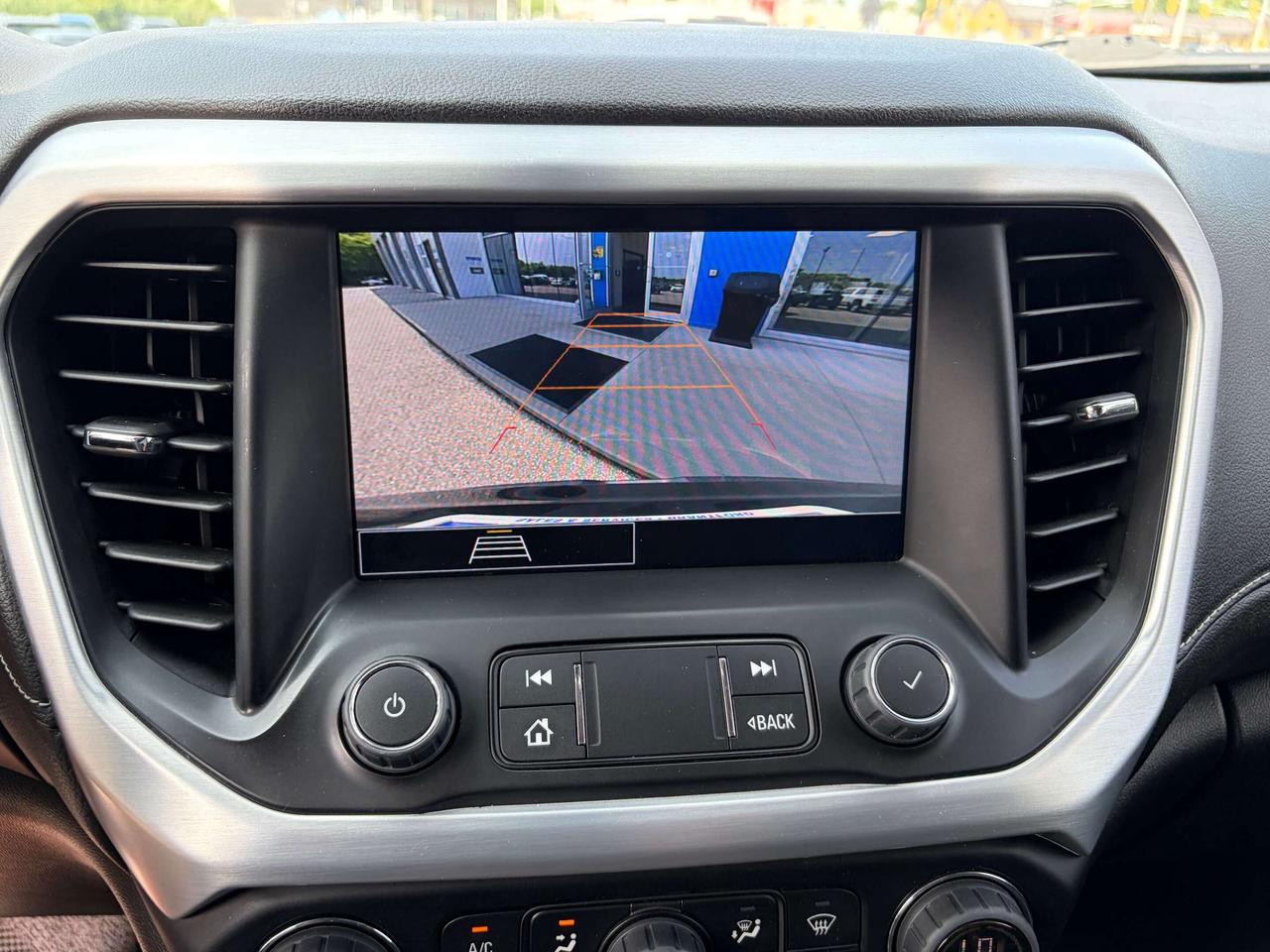 2022 GMC Acadia SLE Photo