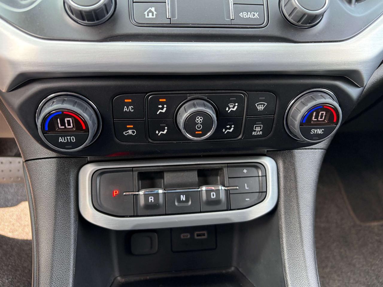 2022 GMC Acadia SLE Photo