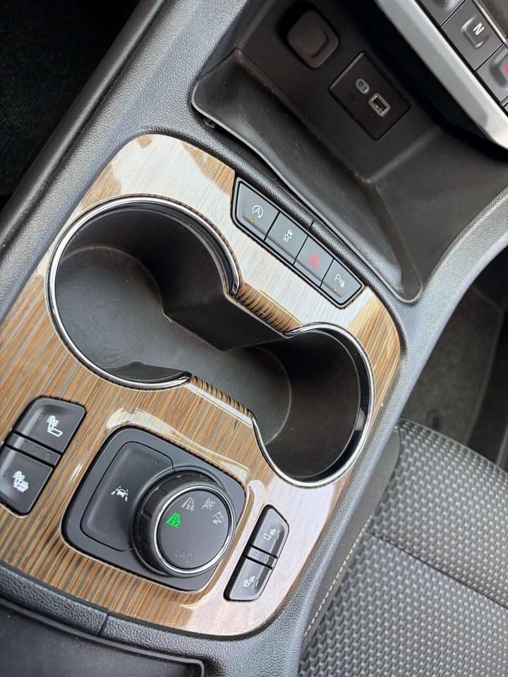 2022 GMC Acadia SLE Photo