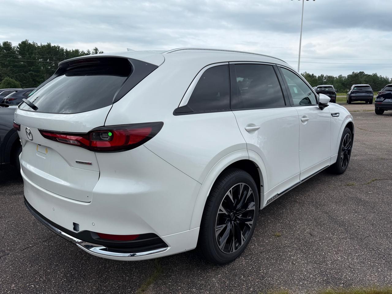 2026 Mazda CX-90 MHEV Signature 4dr i-ACTIV All-Wheel Drive Sport Utility Photo3