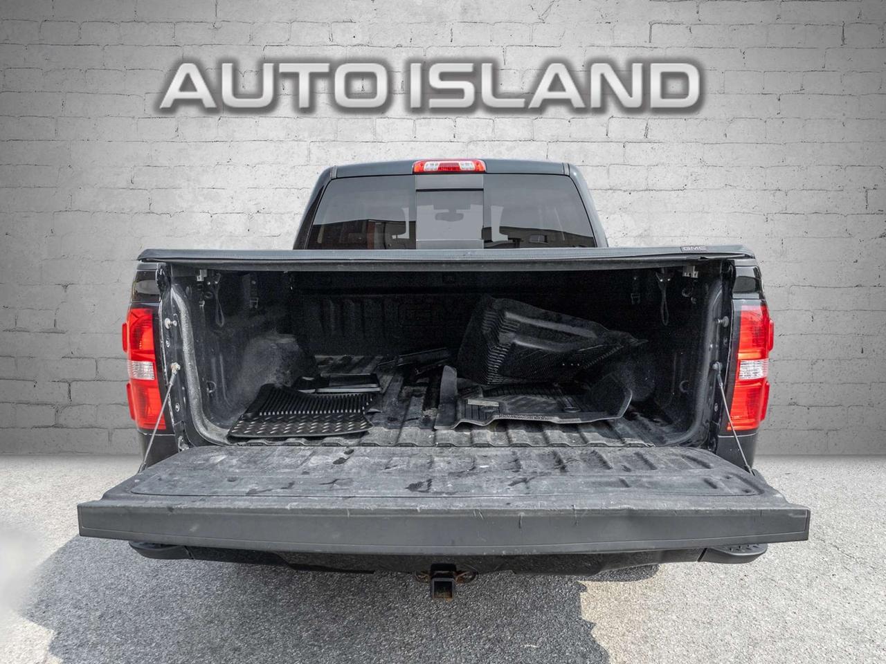 2018 GMC Sierra 1500 4WD Crew Cab 143.5 SLE, Camera, Nav Photo