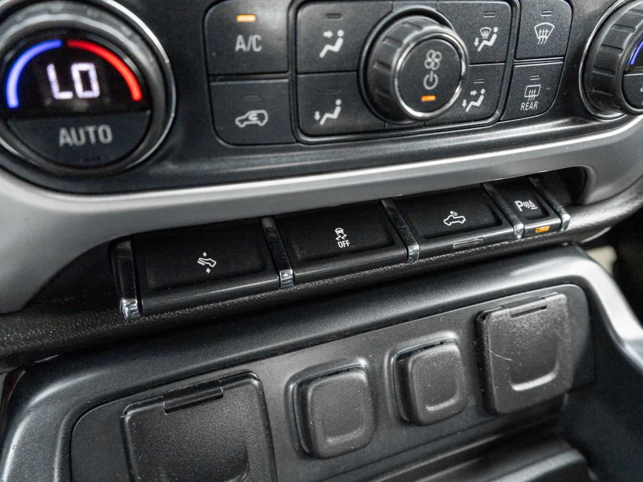 2018 GMC Sierra 1500 4WD Crew Cab 143.5 SLE, Camera, Nav Photo