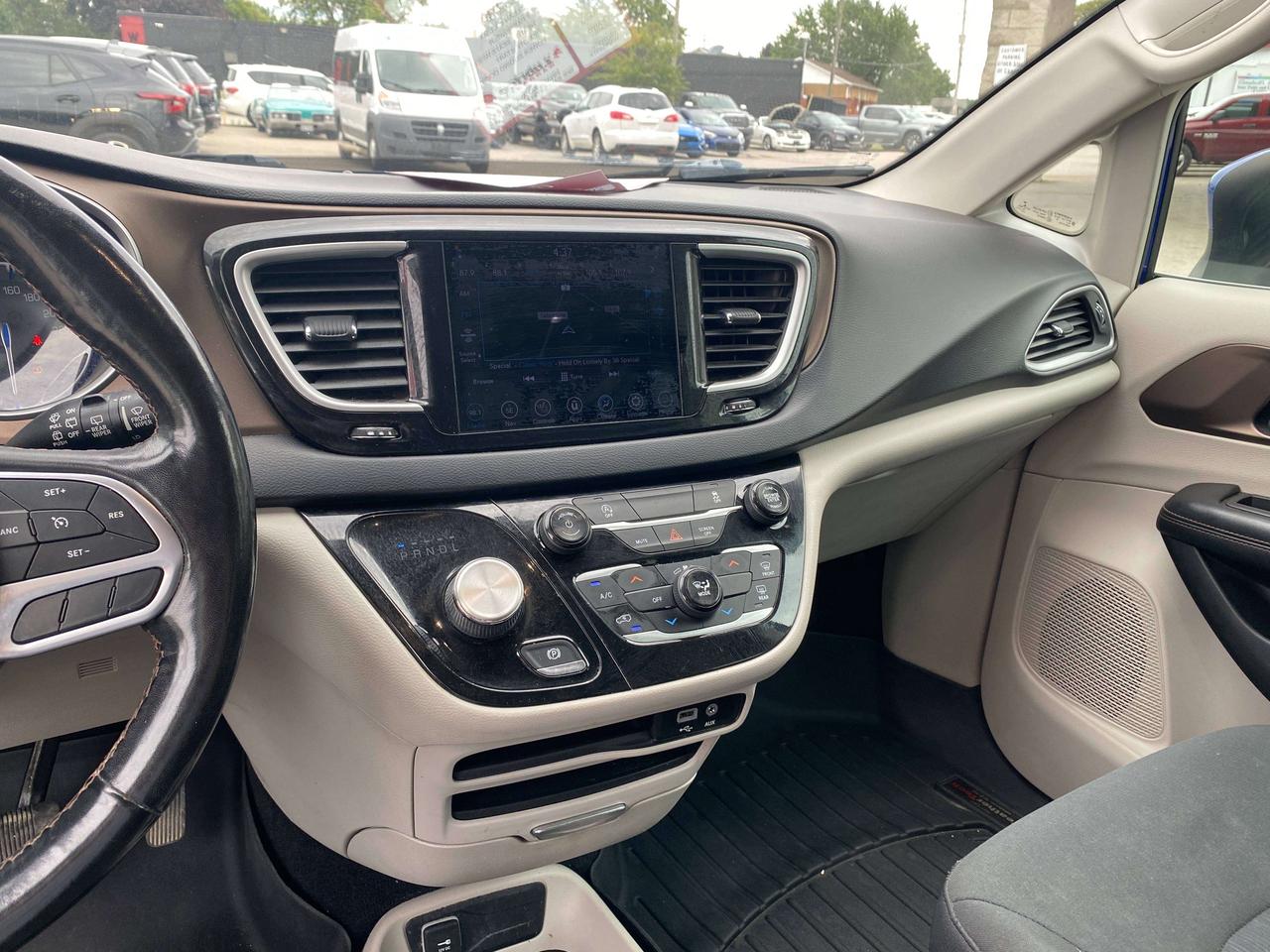 2019 Chrysler Pacifica LX, CLEAN CARFAX, REMOTE START, BACK UP CAM! Photo
