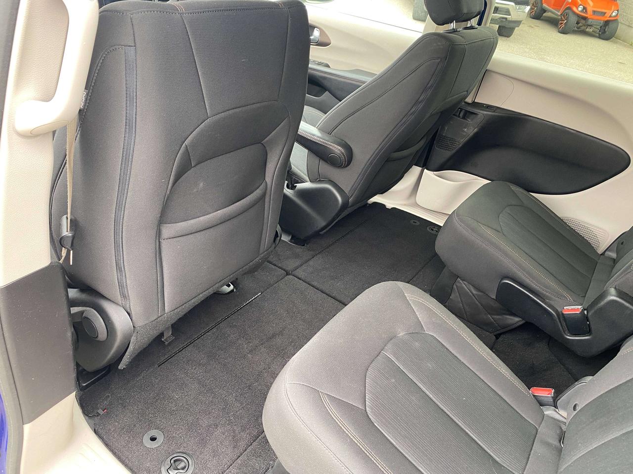 2019 Chrysler Pacifica LX, CLEAN CARFAX, REMOTE START, BACK UP CAM! Photo
