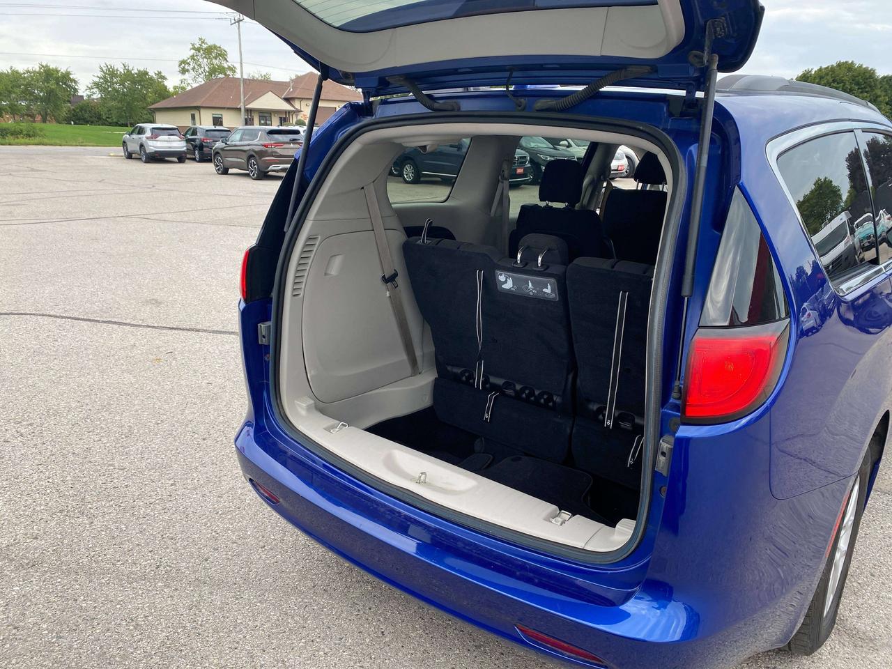 2019 Chrysler Pacifica LX, CLEAN CARFAX, REMOTE START, BACK UP CAM! Photo