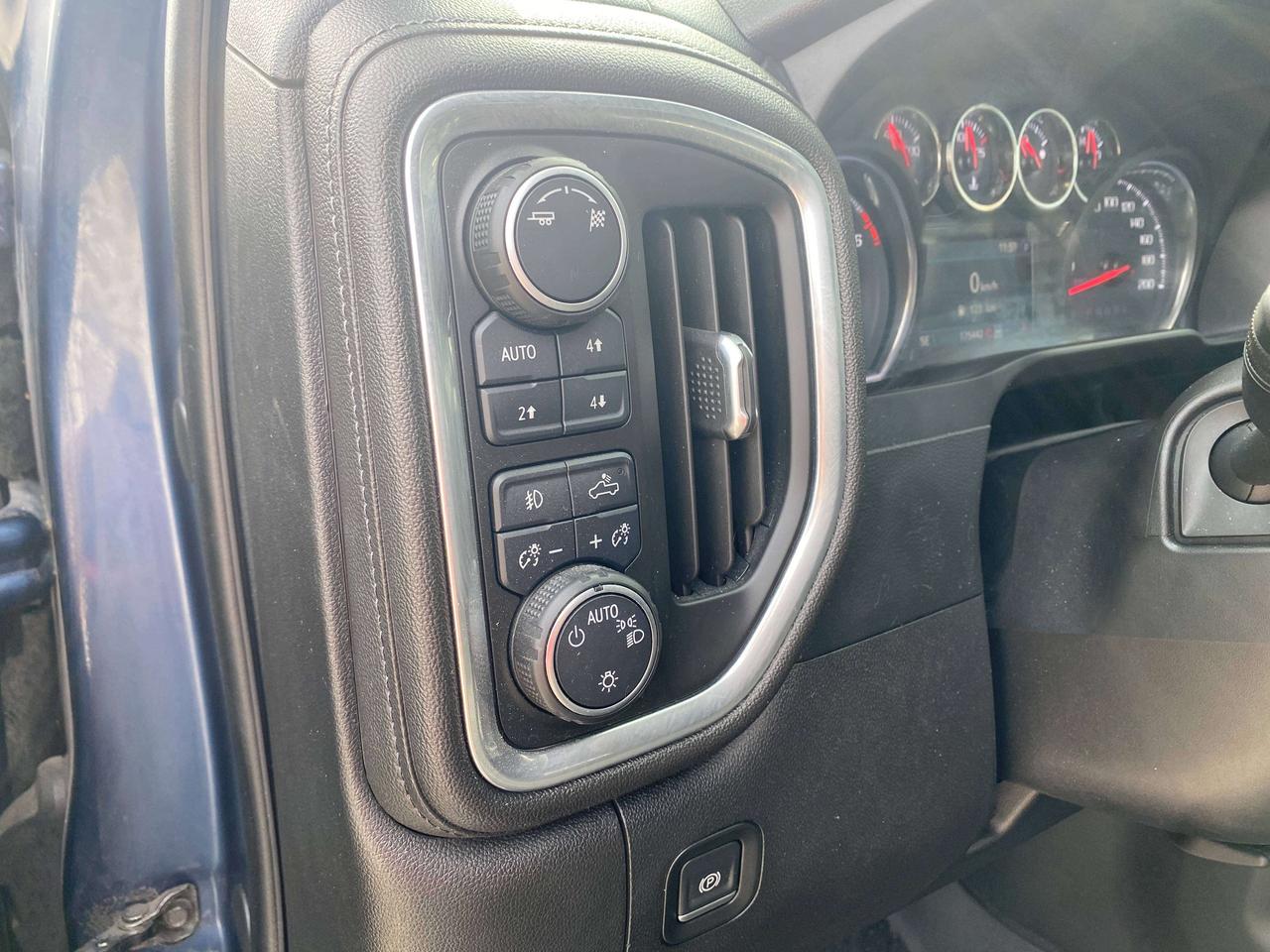 2019 Chevrolet Silverado 1500 RST, CLEAN CARFAX, REMOTE START, BACK UP CAMERA! Photo