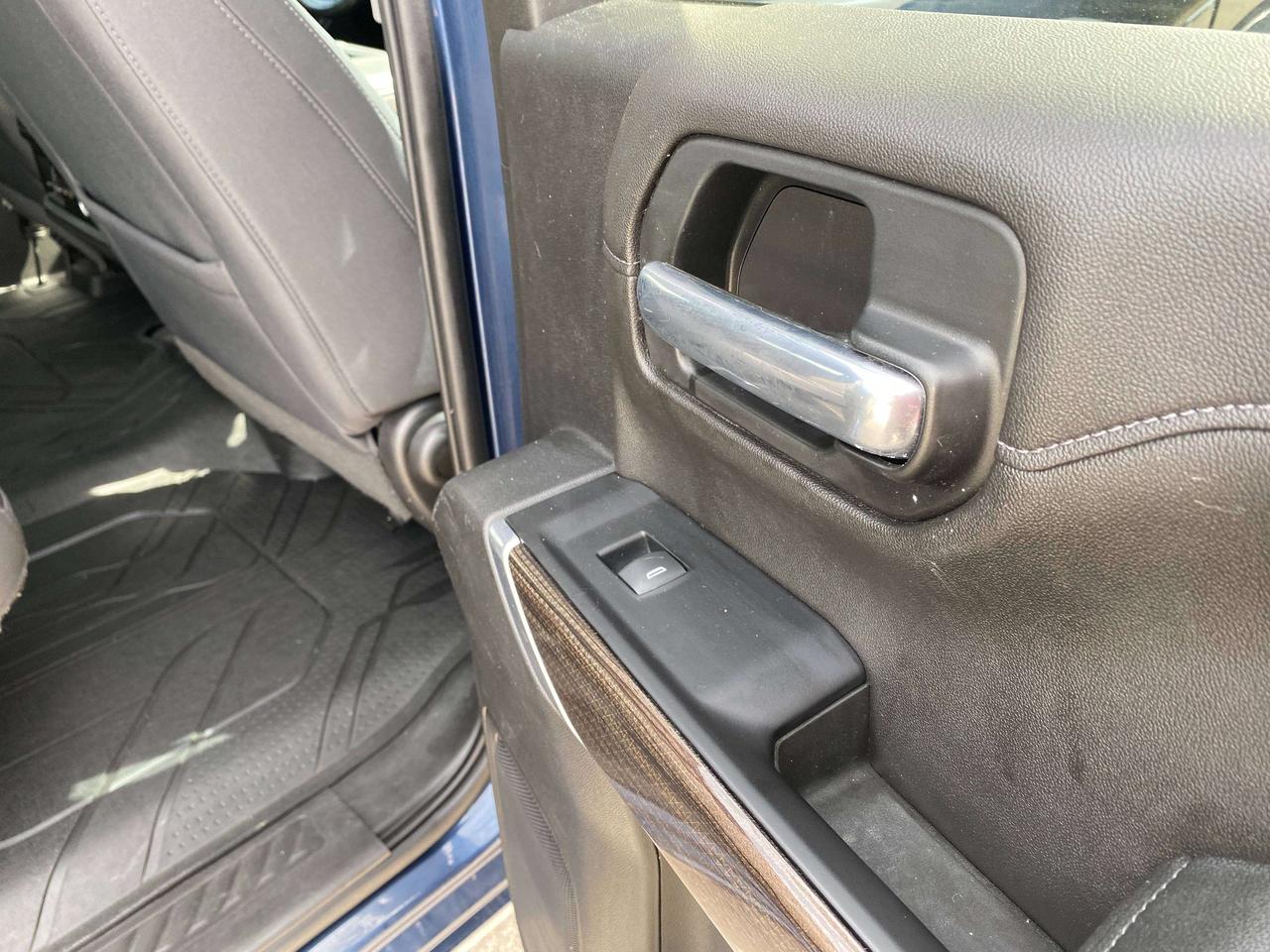 2019 Chevrolet Silverado 1500 RST, CLEAN CARFAX, REMOTE START, BACK UP CAMERA! Photo