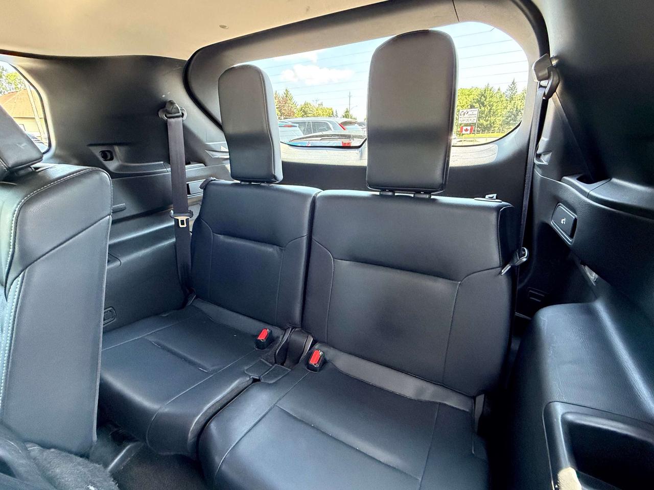 2024 Mitsubishi Outlander SE, CLEAN CARFAX, 7 PASS, LOCAL TRADE, LEATHER! Photo