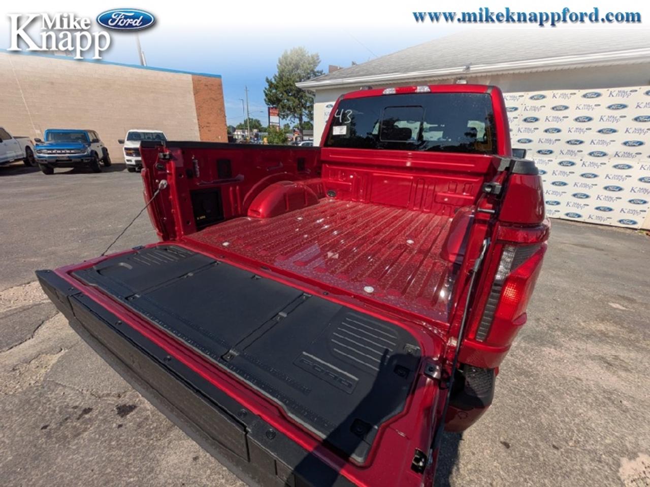 2026 Ford F-150 XLT Photo4