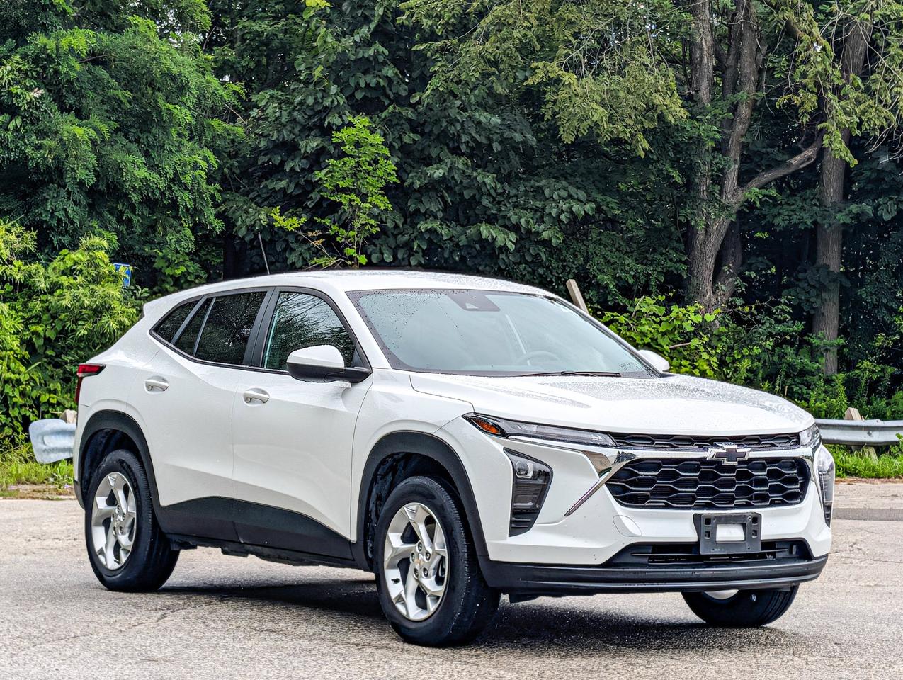 2025 Chevrolet Trax LS Photo2