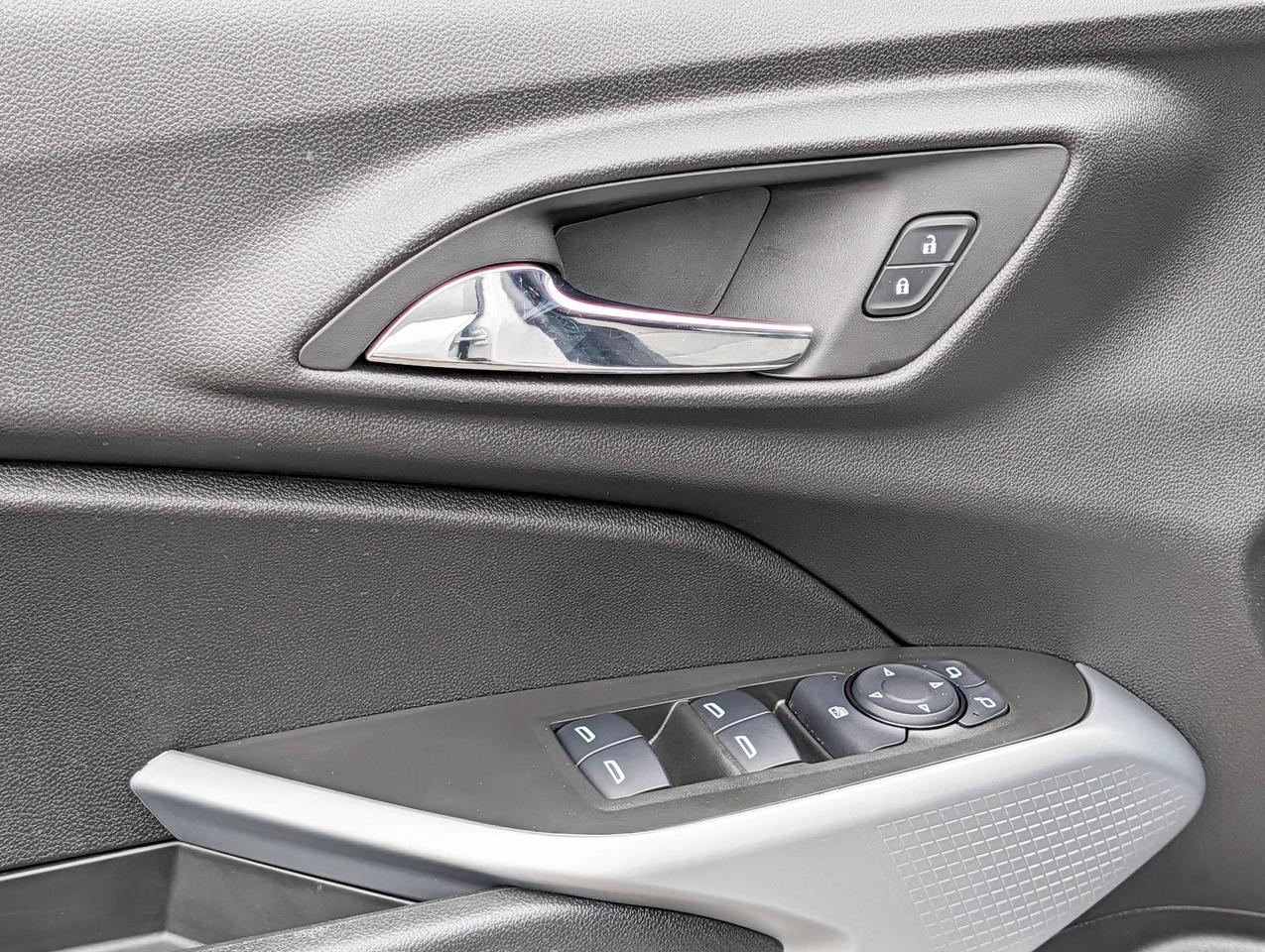 2025 Chevrolet Trax LS Photo