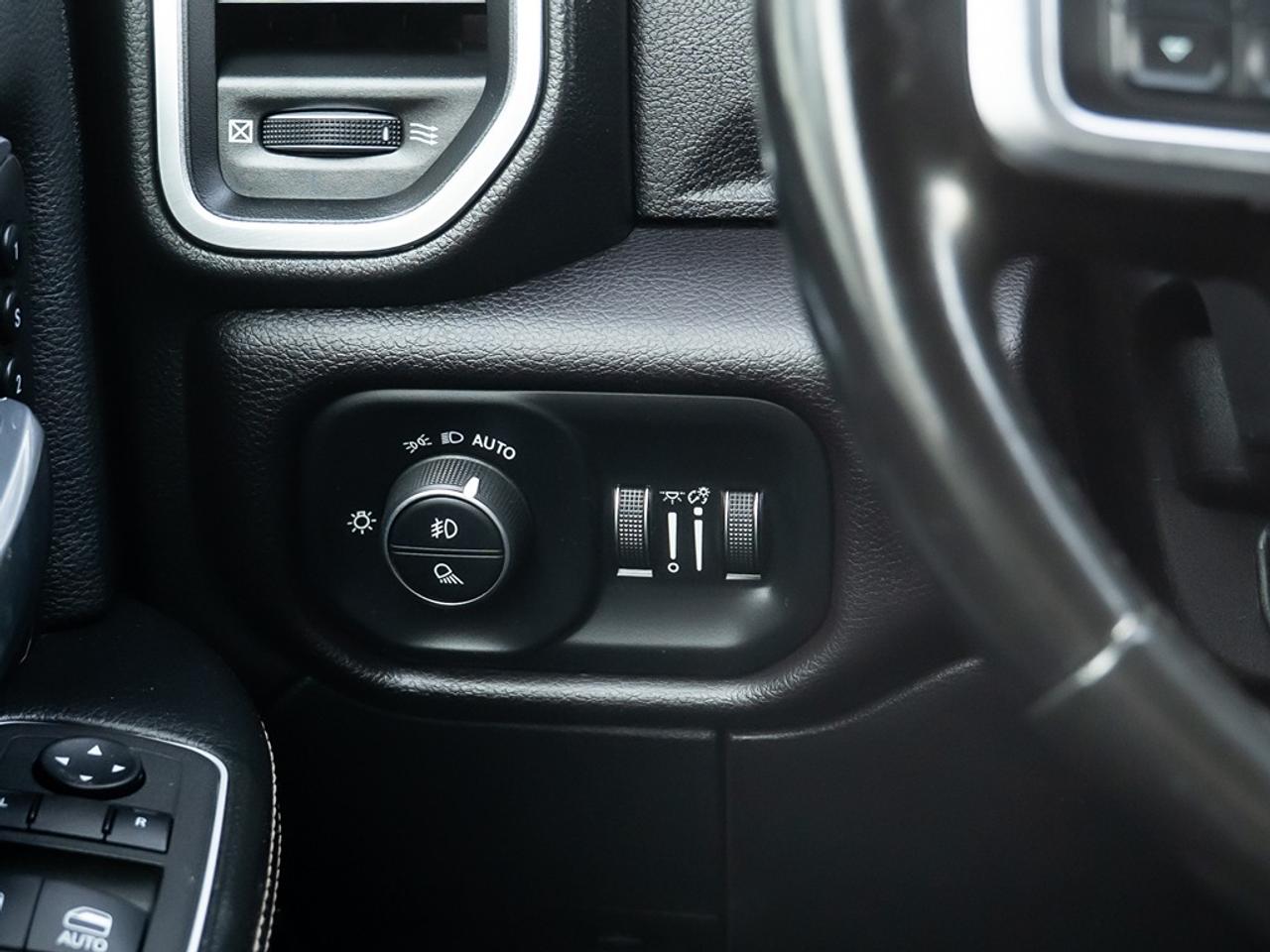 2022 RAM 3500 Laramie 4x4 Crew Cab 6'4" Box Photo32