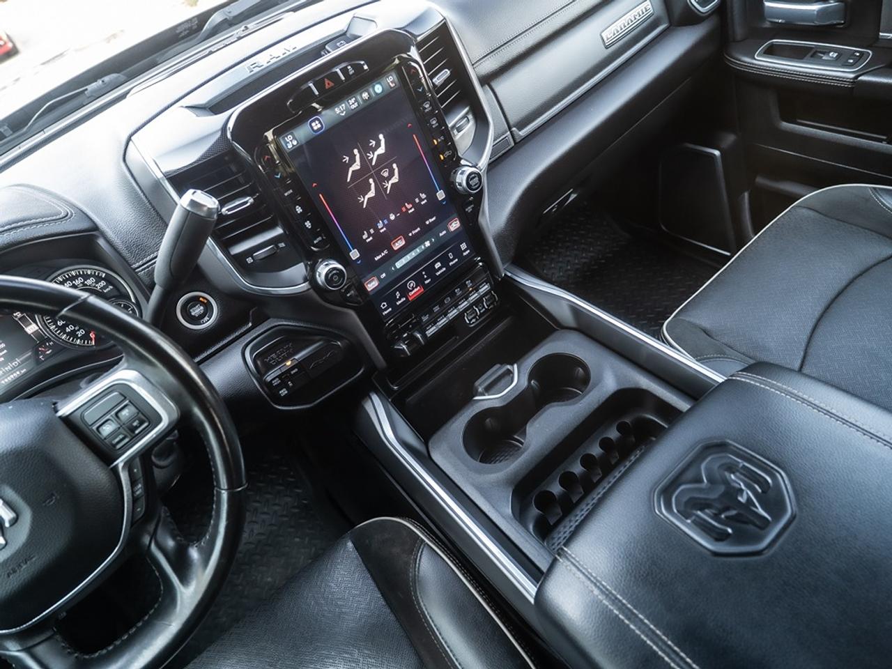 2022 RAM 3500 Laramie 4x4 Crew Cab 6'4" Box Photo9