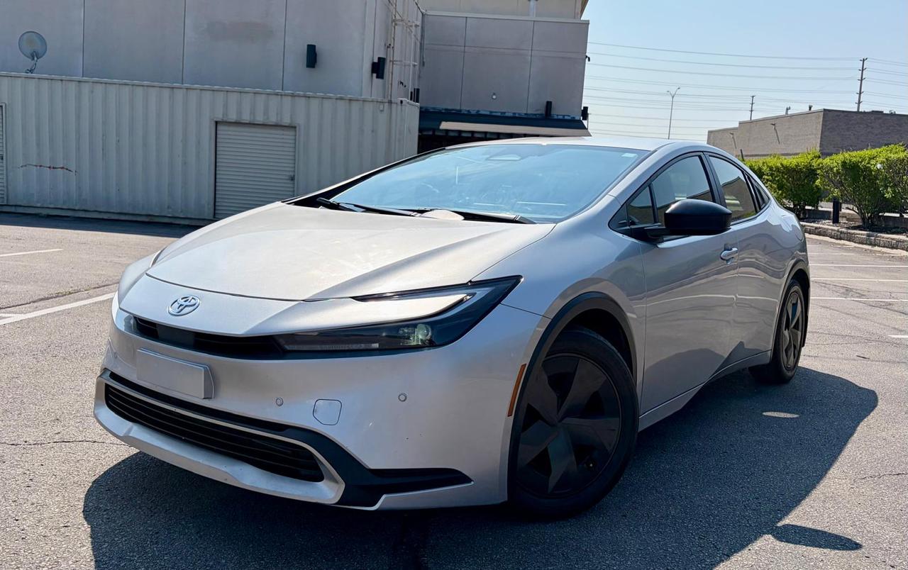 2023 Toyota Prius Prime SE - Photo #2