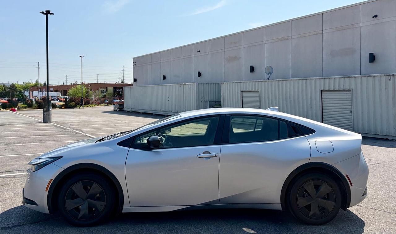 2023 Toyota Prius Prime SE - Photo #4