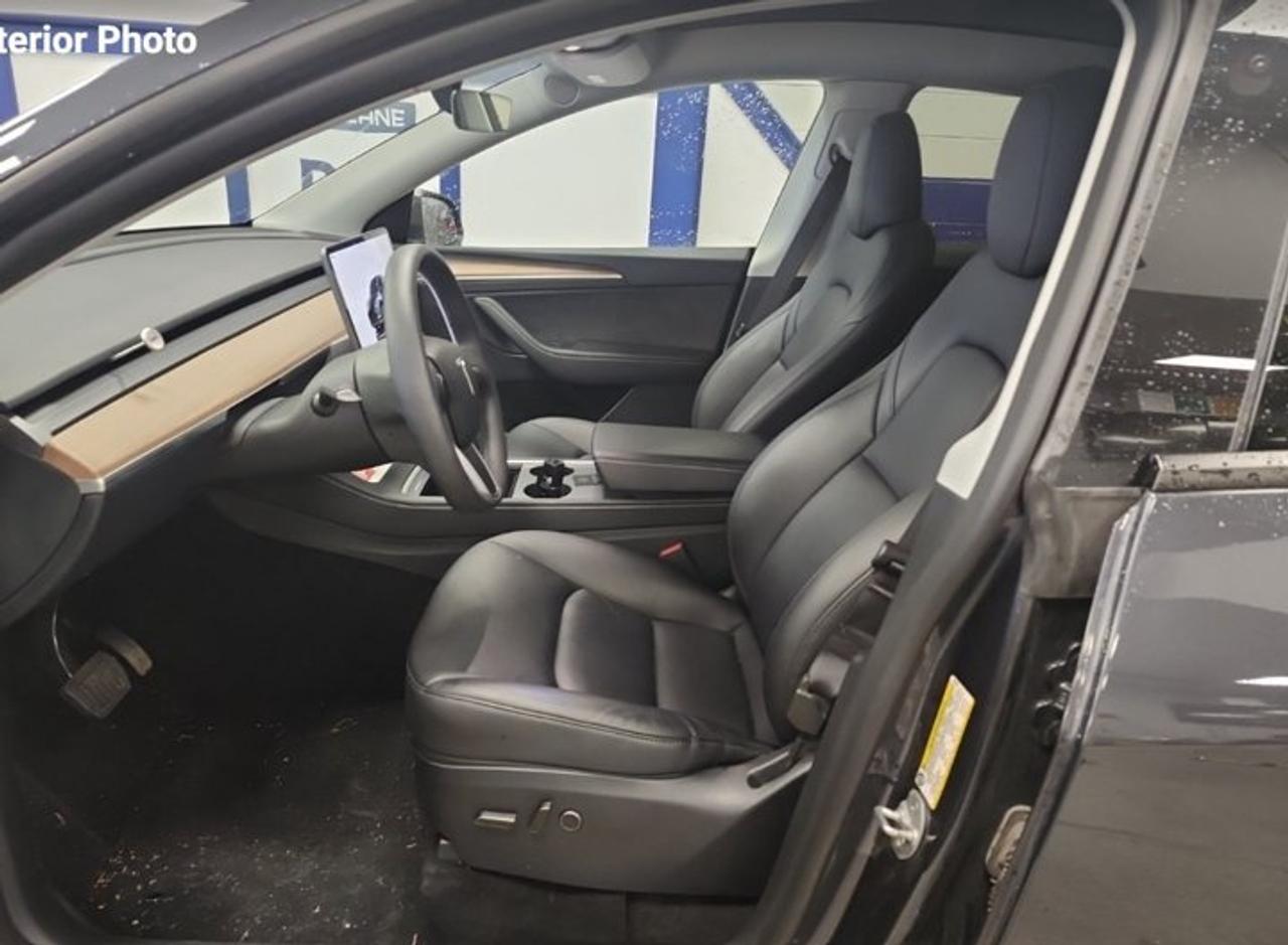 2024 Tesla Model Y Long Range AWD | Leather | Transparent Roof | Multi-View Camera | Heated Seats | Bluetooth and More! Photo2