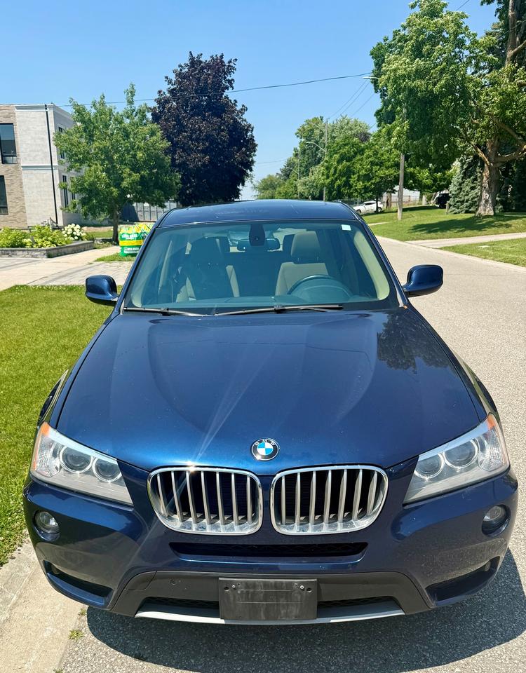 2011 BMW X3 28i Photo1